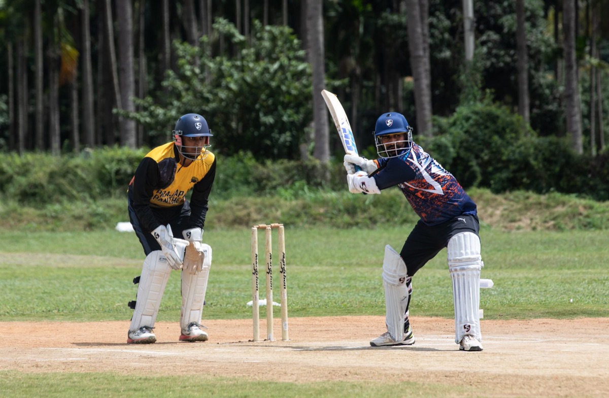 équipe de cricket maldivienne en blanc et bleu