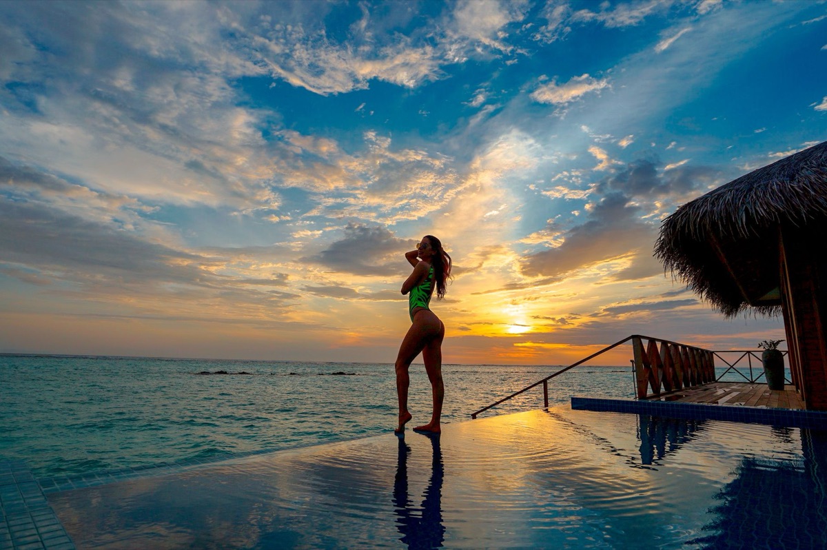maldivian resort infinity pool