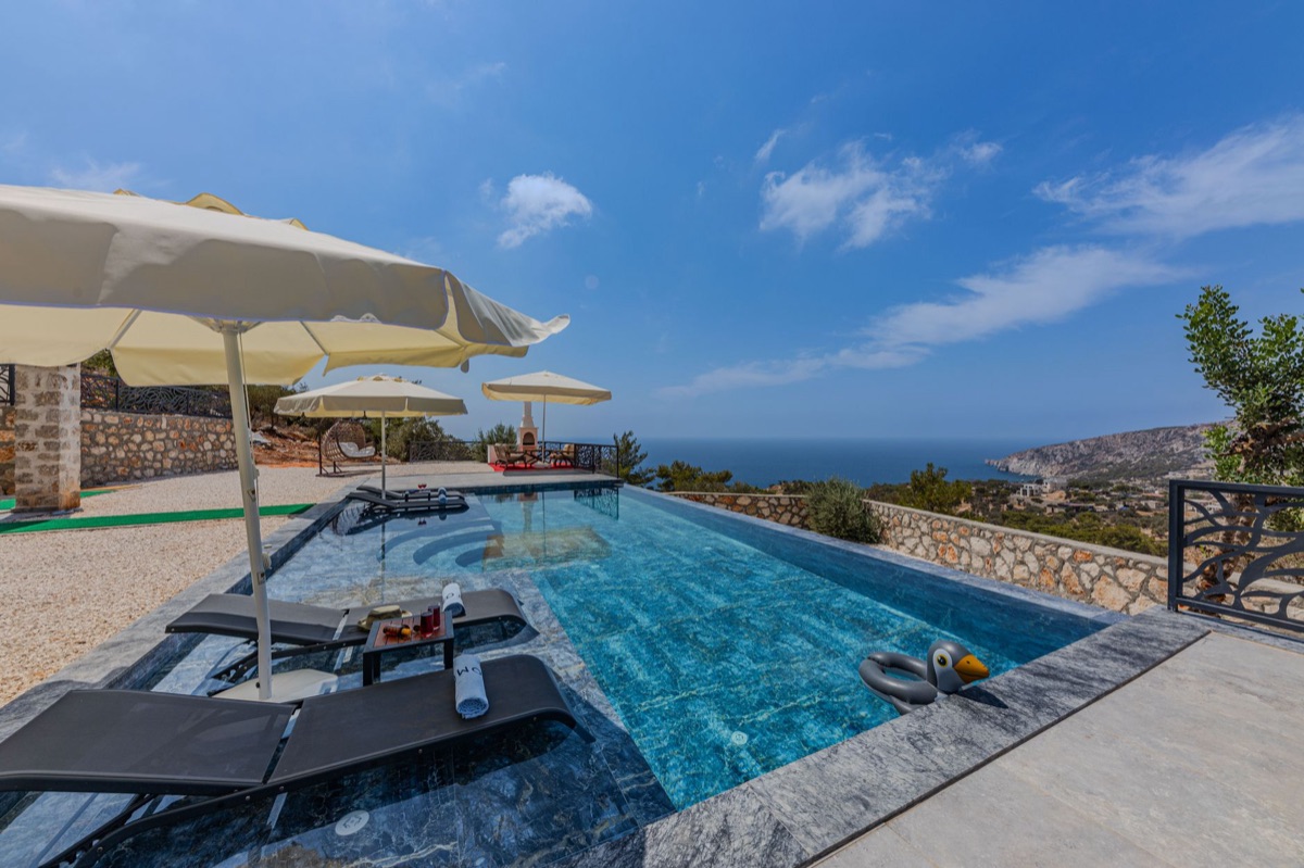 Villa con piscina all'infinito in Maldivi