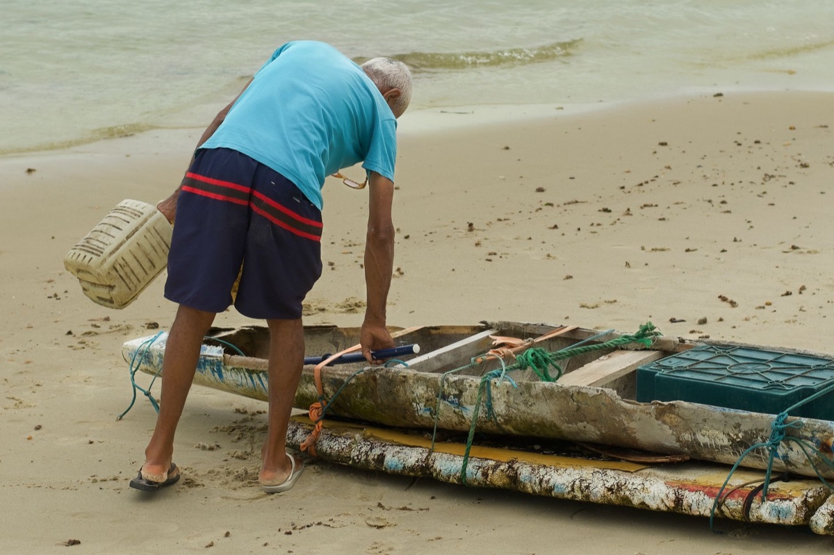 Maldivian etiquette: local fisherman with traditional tools