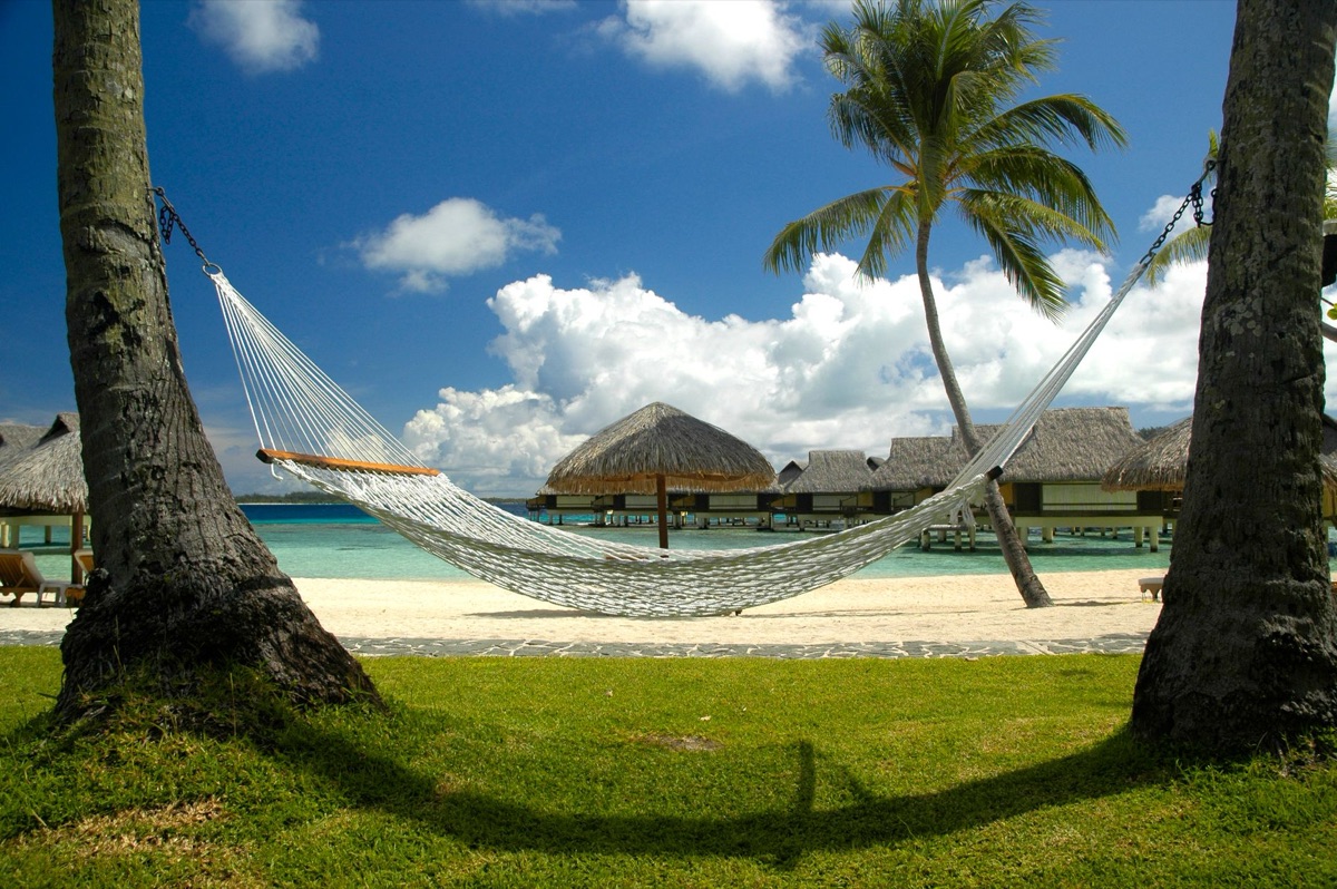 île malpousi, résort privée, plage