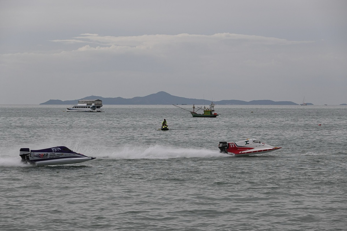 speedboat with passengers