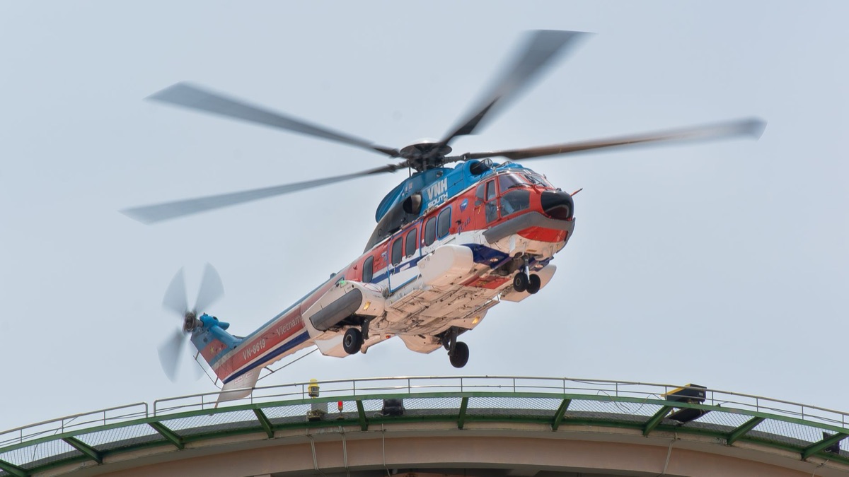 heli landing on floating platform maldives