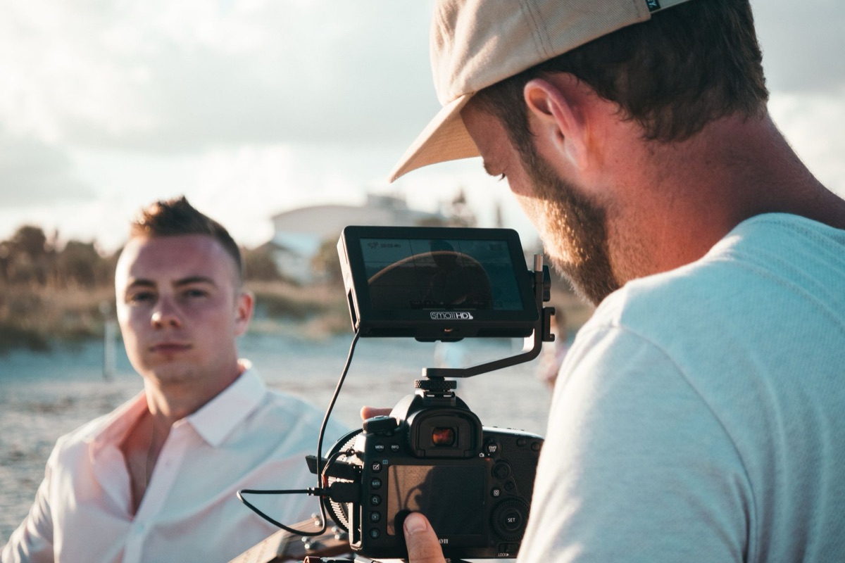 Moldivse actor op filmset
