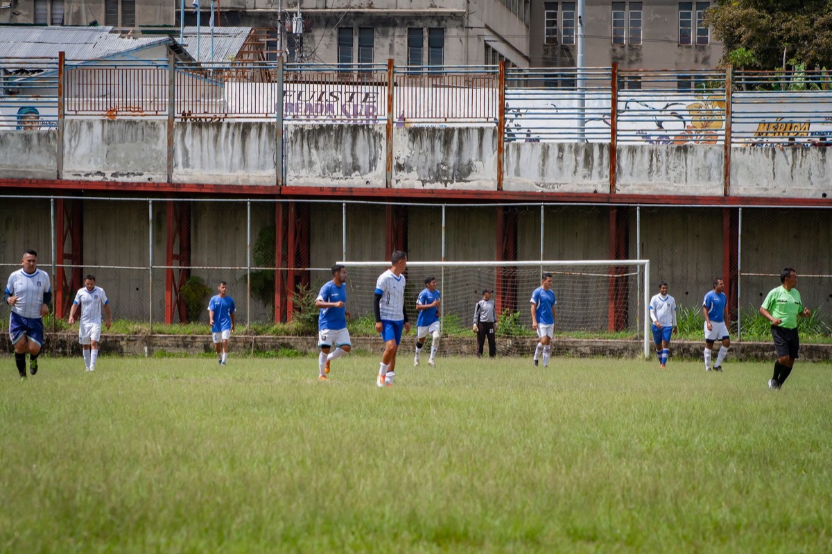 Une équipe de football maltaise en entraînement